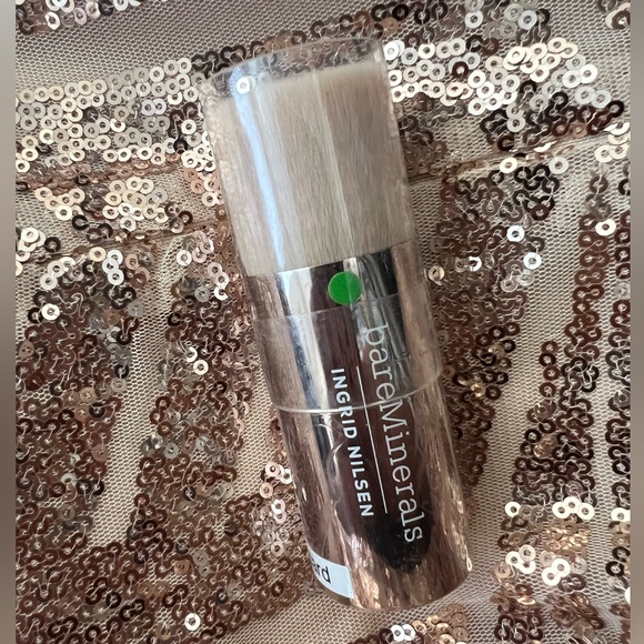 Bareminerals Ingrid Nilsen collab FINISH BRUSH NWT